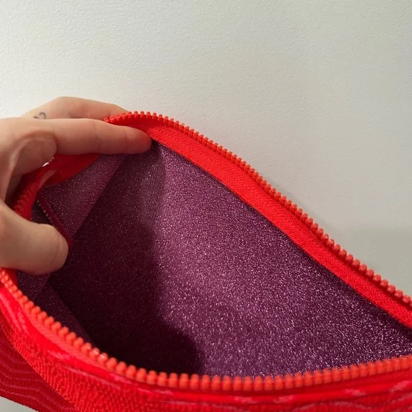 Triangl Swimsuit Pouch - Picture 3 of 3